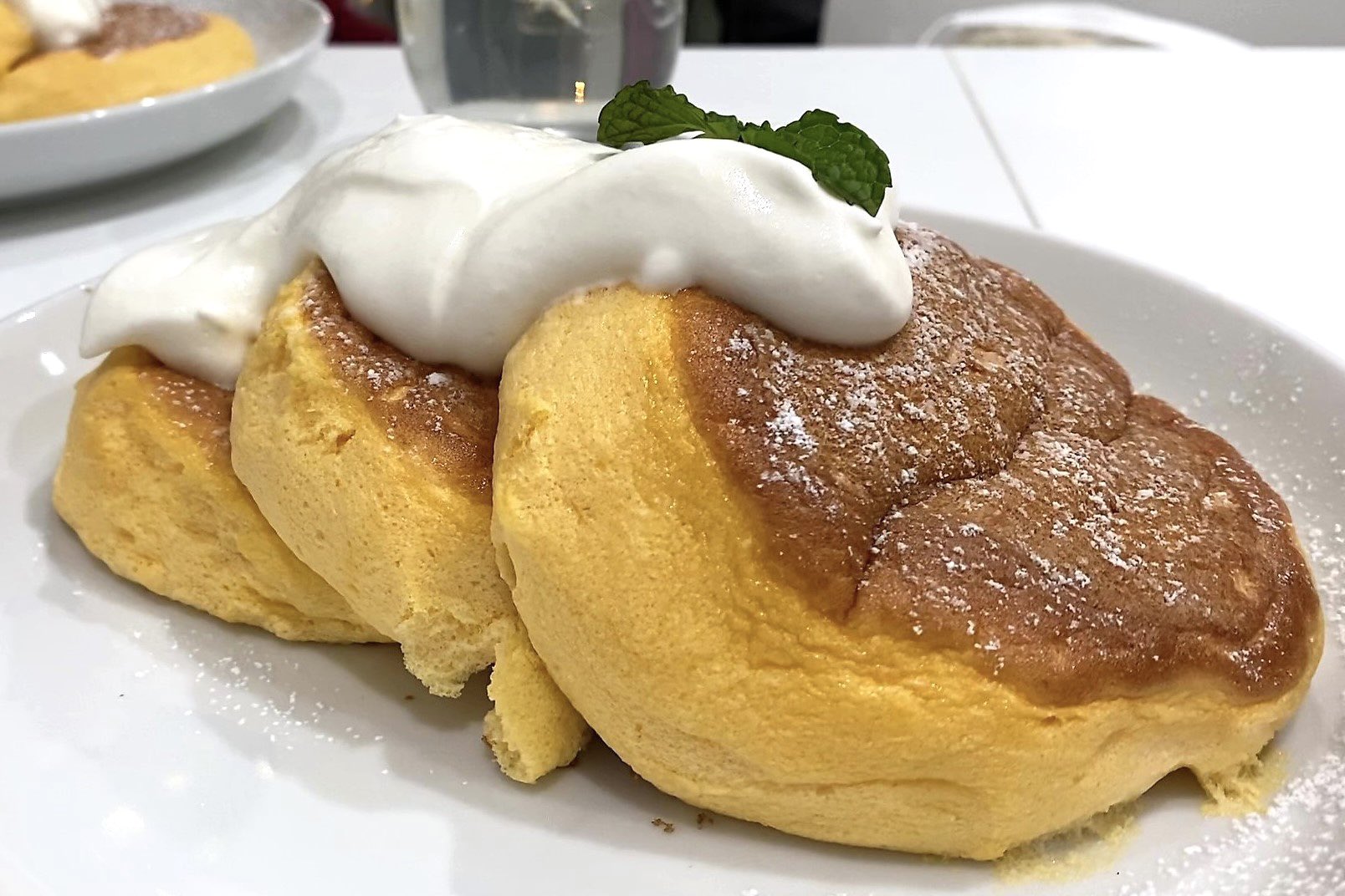 食べあるキング ふわふわパンケーキ食べ放題のお店が渋谷に爆誕 パンケーキ のろあ はtiktokで話題の男子大学生が始めたお店 60分1500円で スフレパンケーキとフールツやシリアルなどのトッピングを好きなだけ食べられちゃう パンケーキは軽やかで
