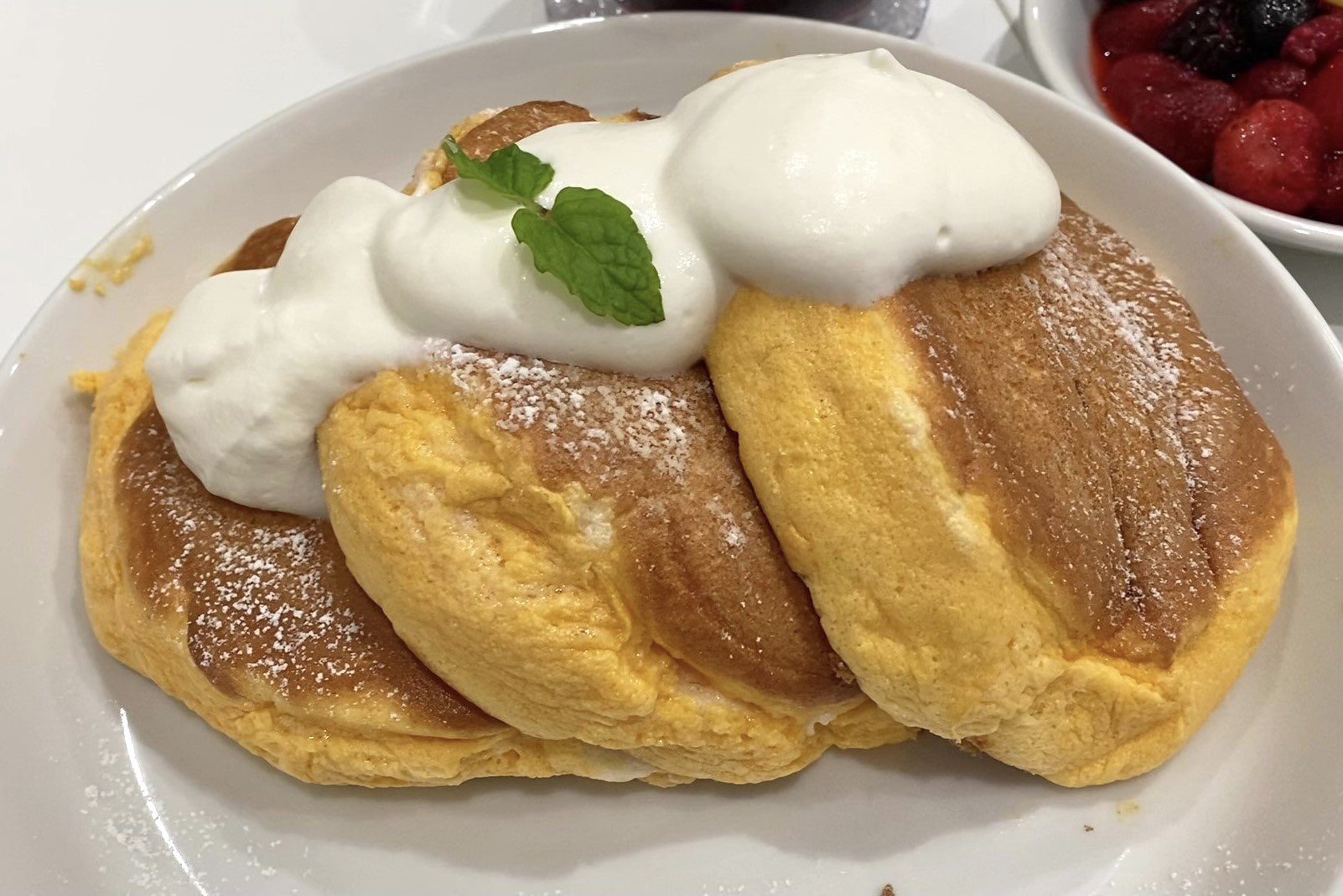 食べあるキング ふわふわパンケーキ食べ放題のお店が渋谷に爆誕 パンケーキ のろあ はtiktokで話題の男子大学生が始めたお店 60分1500円で スフレパンケーキとフールツやシリアルなどのトッピングを好きなだけ食べられちゃう パンケーキは軽やかで