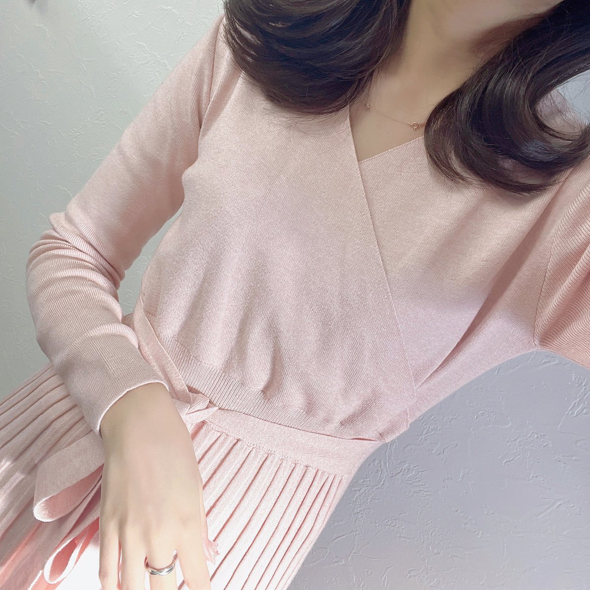 mmmmnyan23's tweet photo. 会社でも褒められワンピはセゾンドパピヨン🥺🤍🤍ピンクが可愛くて生地も柔らかくてお気に入り〜😭🤍ニットワンピなのにきちんと感が出ていい感じ💭

セゾンドパピヨン ⇣
https://t.co/FkhUEwG7nA https://t.co/eA3RZBl8Du