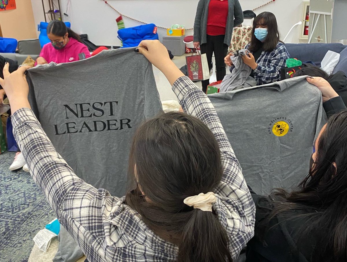 805schcounselor's tweet photo. A little holiday gift giving with our Nest leaders! New swag! 🌲💛@RichardUrias @OHShealthy https://t.co/HgsqxNbixh