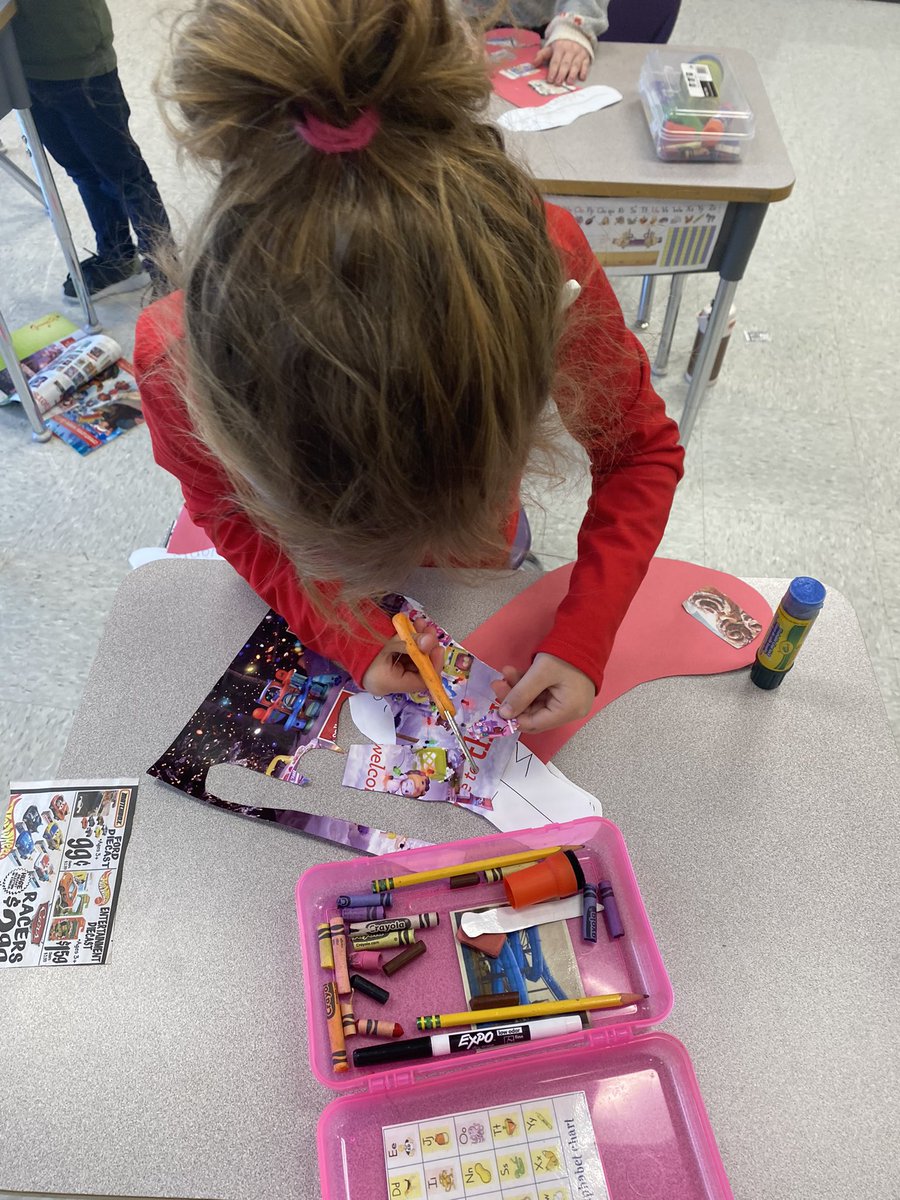 jovteach's tweet photo. Last week we learned the difference between needs and wants. We made stockings by cutting out pictures from catalogs! Snowflake was checking out our display in the hall #ClassroomElf #SnowflakeAdventures #WEStandTogether #becomebelongNYCSD @WESpolarbears https://t.co/qBlB9Ezx3e