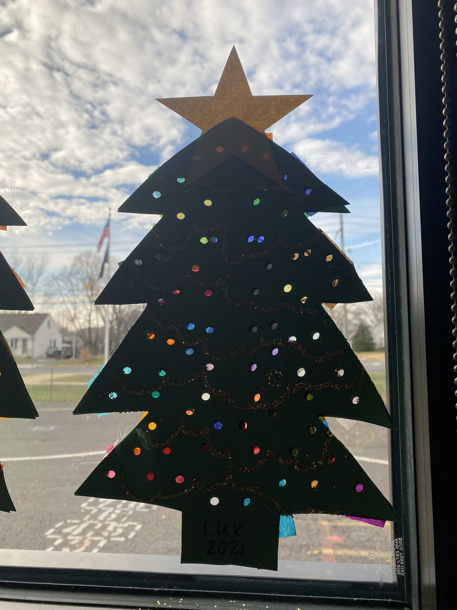 Last week we started our “Lighted Christmas Tree” project. This is one of my favorite projects, I love how they turned out! @HTSD_Robinson @WeAreHTSD