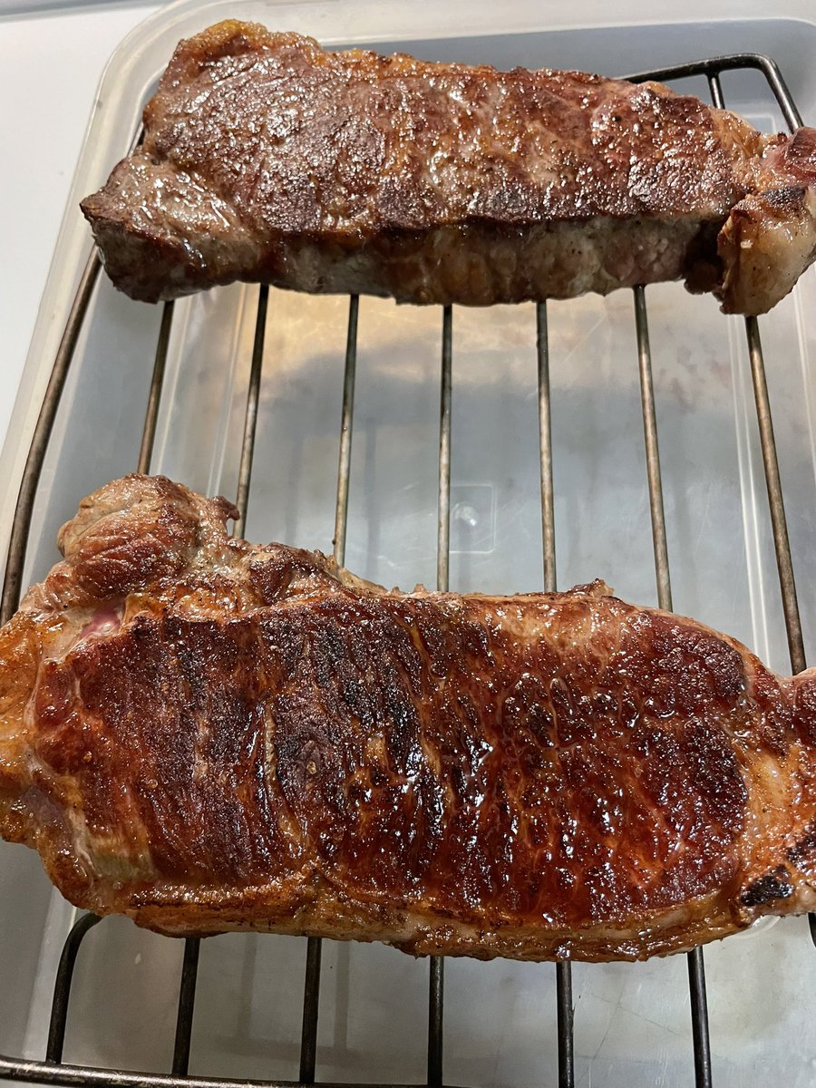 jimhunterb1's tweet photo. Letting these #prime NY strips rest. #dinnercooking #Steak #cooking. https://t.co/8ZmHzDwPJR