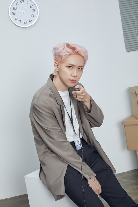 WEi_Cafe's tweet photo. [211214] Office Work - Press Intern KIM DONGHAN #동한 

(1) 

#WEi #위아이 
#KIMDONGHAN #김동한 https://t.co/40TkaNeXYW