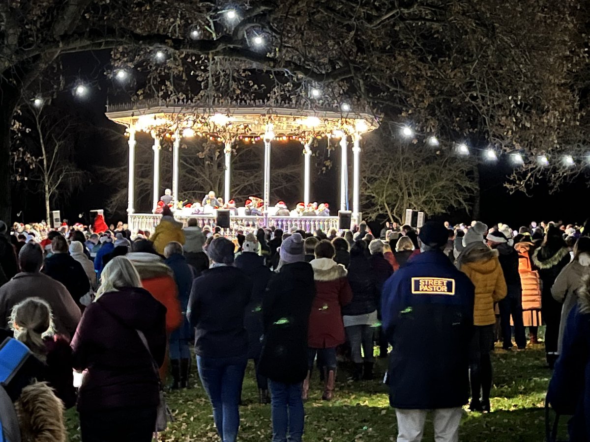 Taunton_TC's tweet image. Thank you to everyone who joined me in the park for Carols Around the Bandstand, what a magical evening ✨ 🎶🌛 Merry Christmas Taunton!  #christmas2021 #Taunton #ProudMayor 

@visit_taunton @SWTCouncil