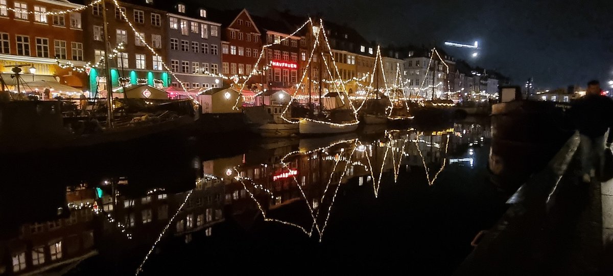 Islady48's tweet photo. #Julikøbenhavn #Nyhavn 😍 https://t.co/ha2Tuk9IMx
