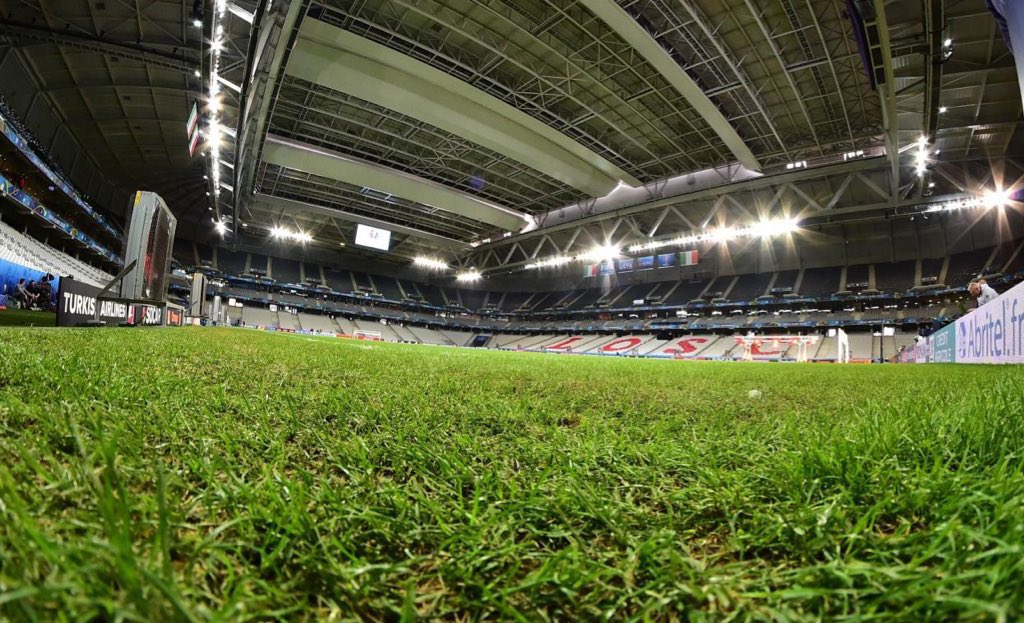 🔴 Vivement critiqué depuis le début de saison, les supporters lillois ont lancé une pétition pour changer la pelouse du Stade Pierre-Mauroy !

👉 Pour rappel, la pelouse du Champion de France est classée 20ème du championnat. 🥶

(LPL) #LOSC