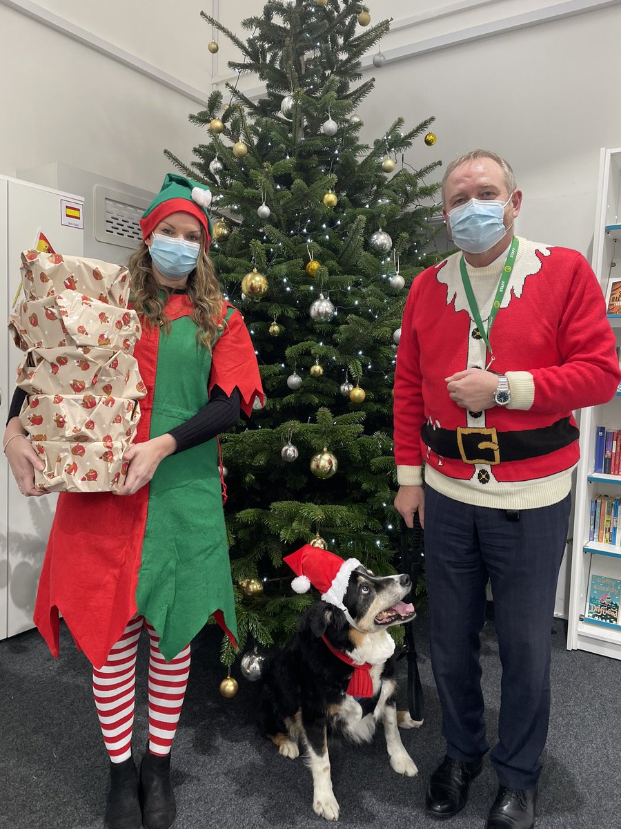 NorthTownDeputy's tweet photo. Some very special visitors today for the Christmas parties, handing out presents to every class 🎅🎄🎁 https://t.co/y2OPk62ZWt
