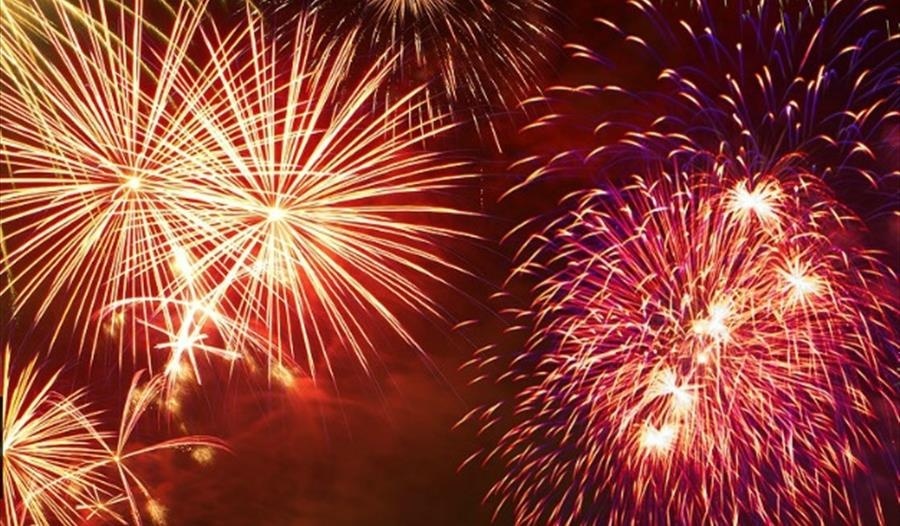 SuttonPol's tweet image. The law says you must not set off or throw fireworks (including sparklers) in the street or other public places.
Use this link: orlo.uk/OgPvY or check with your council to find out about any local rules for setting off fireworks.
#bonfire 
#fireworks 
#hereforall