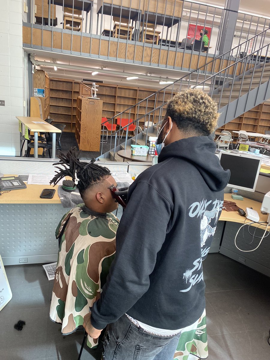 Dsmeast's tweet photo. Fresh cuts on the East side 💯. Thank you @iamdwj13 and @luxfades for giving your time to our @DMschools students. https://t.co/DtHNH4Un2K