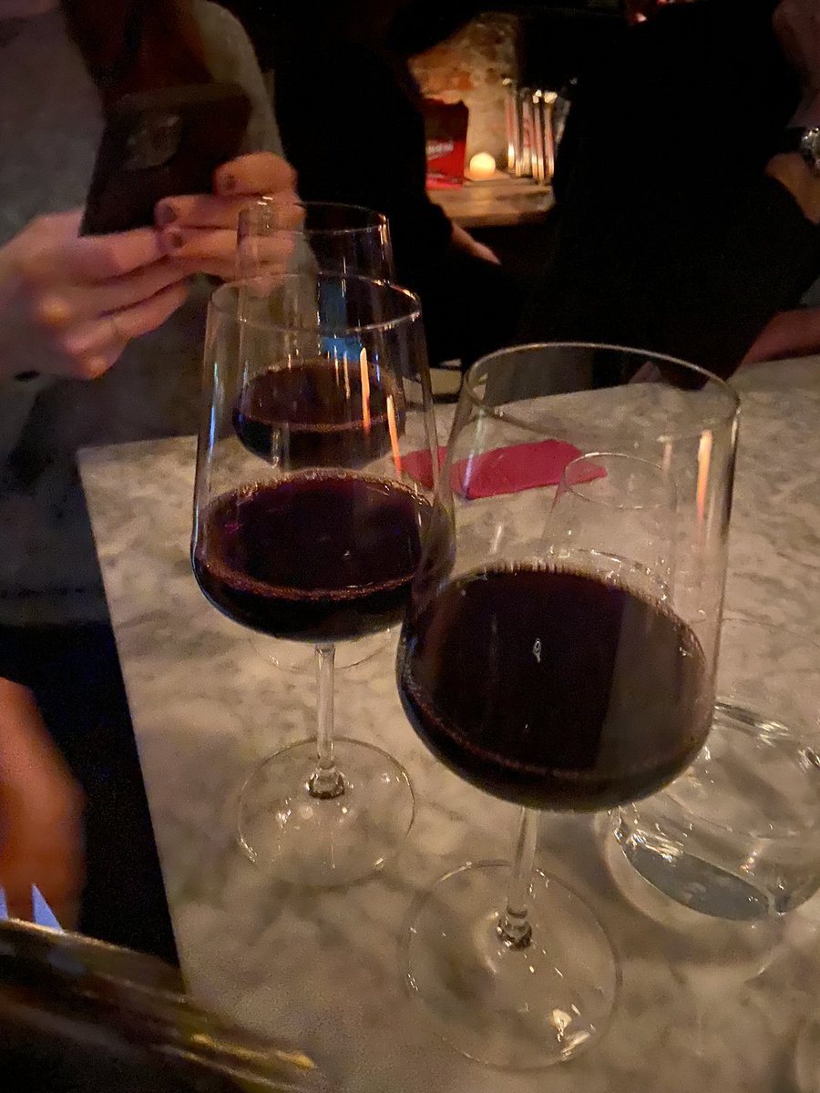 DK_baegopa's tweet photo. 저번주 눈 쳑쳑내리는 불금에 다녀온 와인바🍷❤️이집 올리브가 토실하고 맛있었다구 https://t.co/VUSN7aksNz