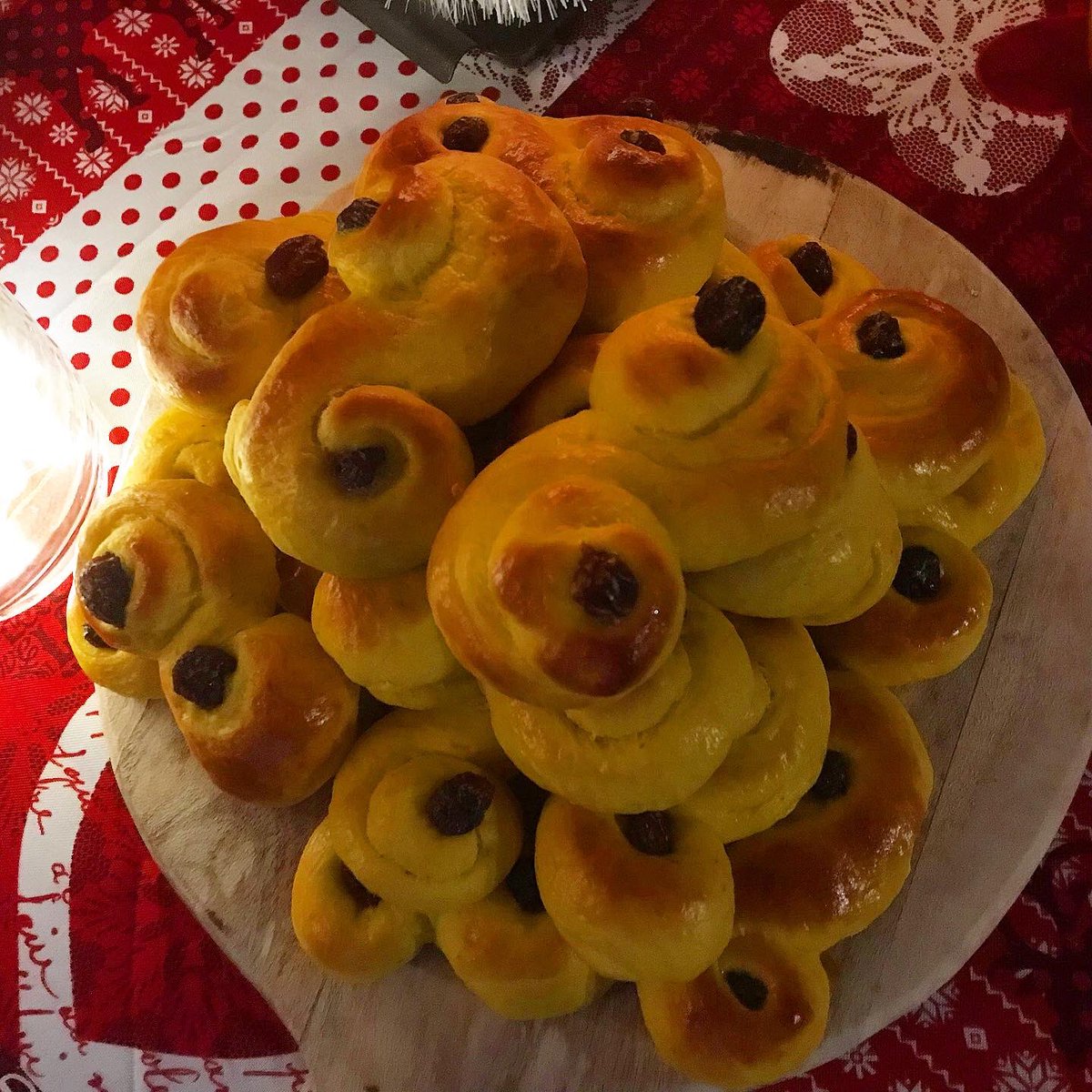 SweMetalChef's tweet photo. Lusse night and eating time. Bake! Howl! Give! \m/ #lussekatter #lusse #night #saffron #baking #great #pastry https://t.co/ECIQTKQoQP