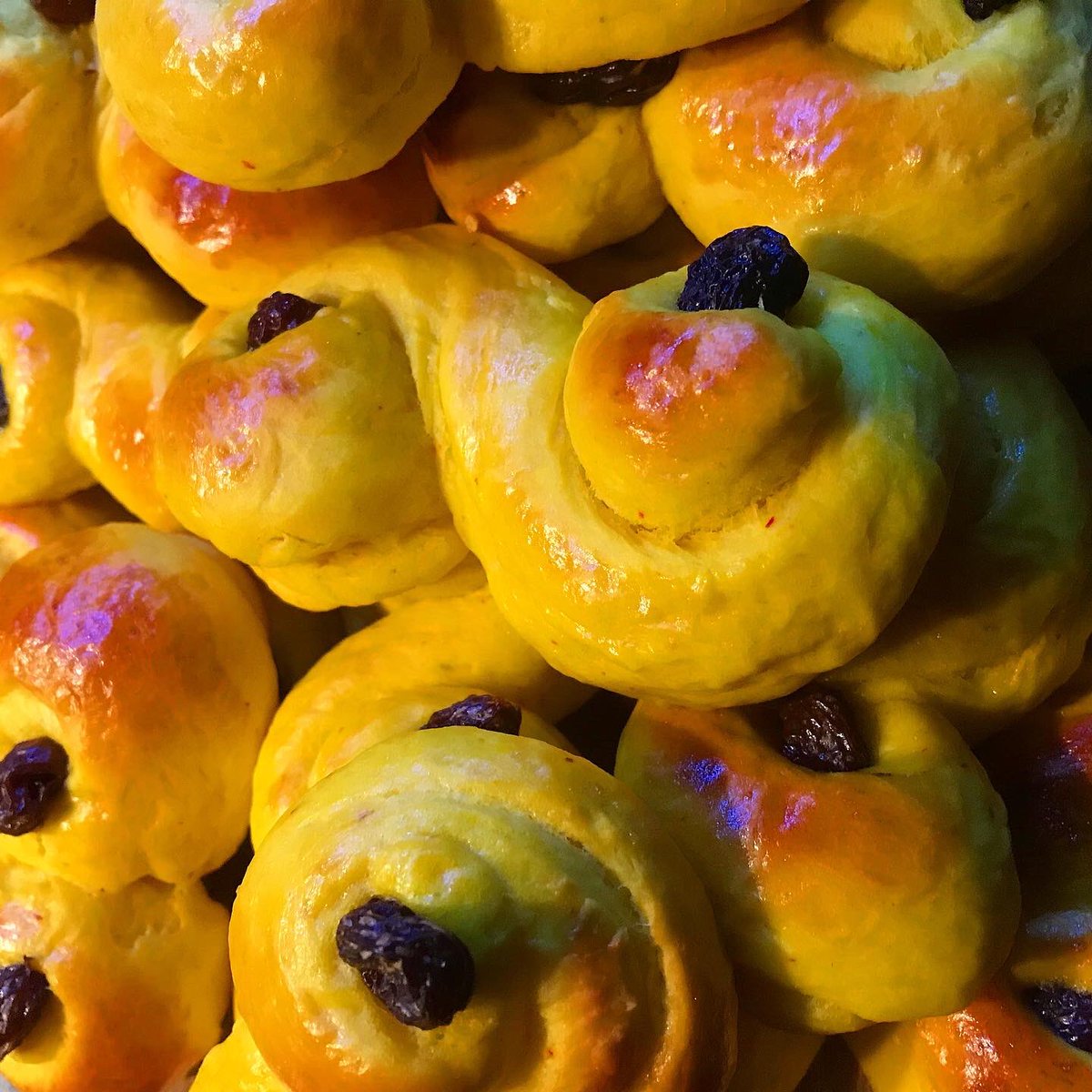 SweMetalChef's tweet photo. Lusse night and eating time. Bake! Howl! Give! \m/ #lussekatter #lusse #night #saffron #baking #great #pastry https://t.co/ECIQTKQoQP