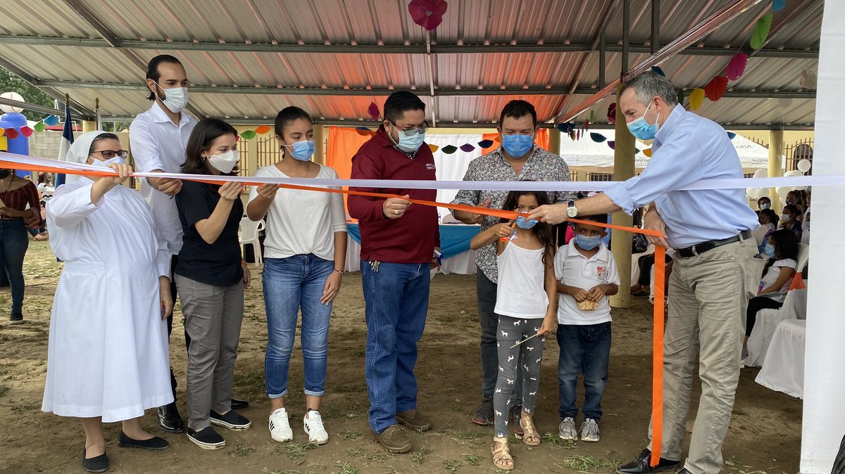 WorldVisionHN's tweet photo. Con el propósito de generar espacios públicos de protección y recreación @ACNURamericas @WorldVisionHN con el apoyo de la Municipalidad de la Lima, Iglesias y Líderes Comunitarios ha inaugurado hoy 2 Espacios de Recreación y Protección de la Niñez en La Planeta y Dos Caminos. https://t.co/PHr85bzosB