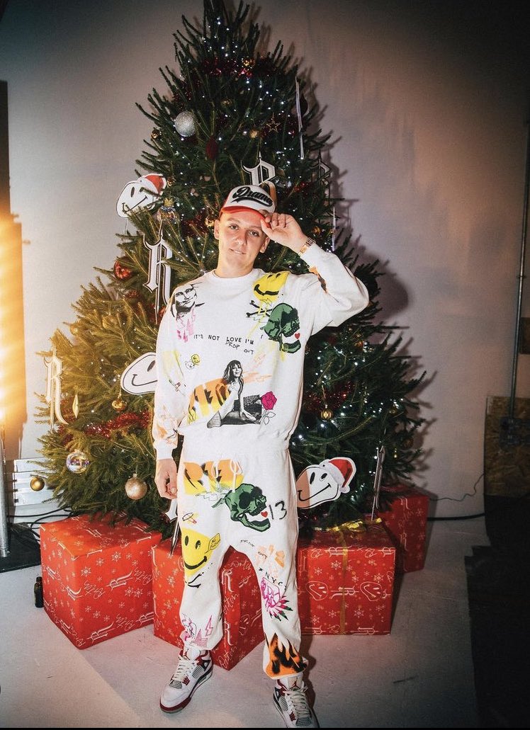 Thank you &amp; congratulations to all the fans that won the <a href="/relentlessdrink/">RelentlessEnergy</a> X Aitch contest.We had a lit night i appreciate you all you were all a sick vibe. Big up my g Heaven who came on stage to help me perform too 🤣💕 ur a legend. Merry Christmas everyone and happy new year.❤️