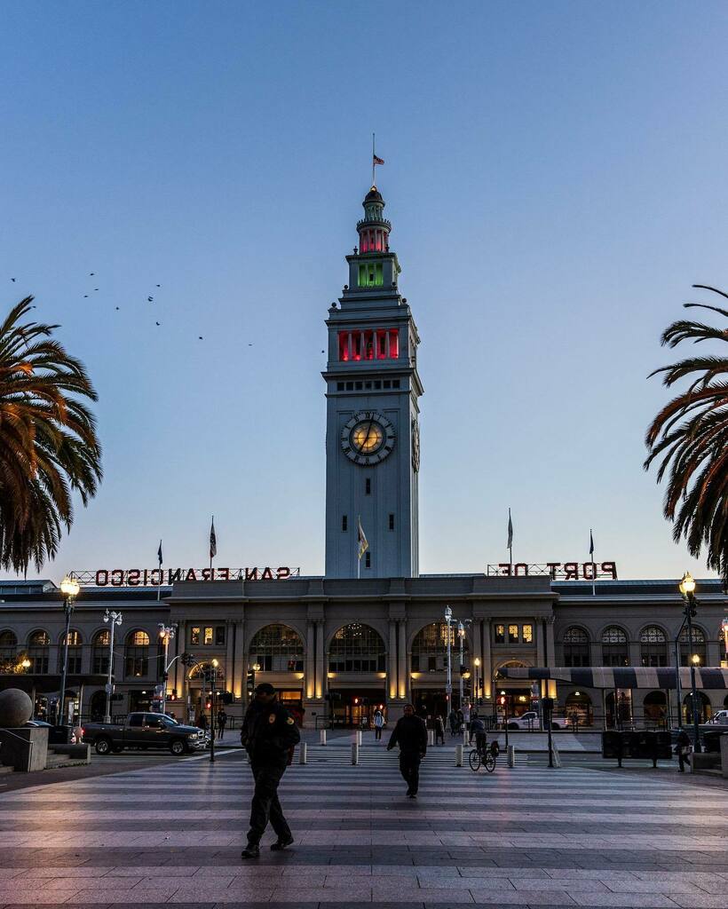 DaveWeinberger's tweet photo. Early mornings on the Bay
·
📷 Sony a7R IV with a Sigma 28-70mm F2.8 DG DN @ 28mm F/5 1/100s ISO640
·
·
·
#sf #sanfrancisco #sunrise #sfferrybuilding https://t.co/B0fu6Ud9wq https://t.co/DP2ddijPTJ
