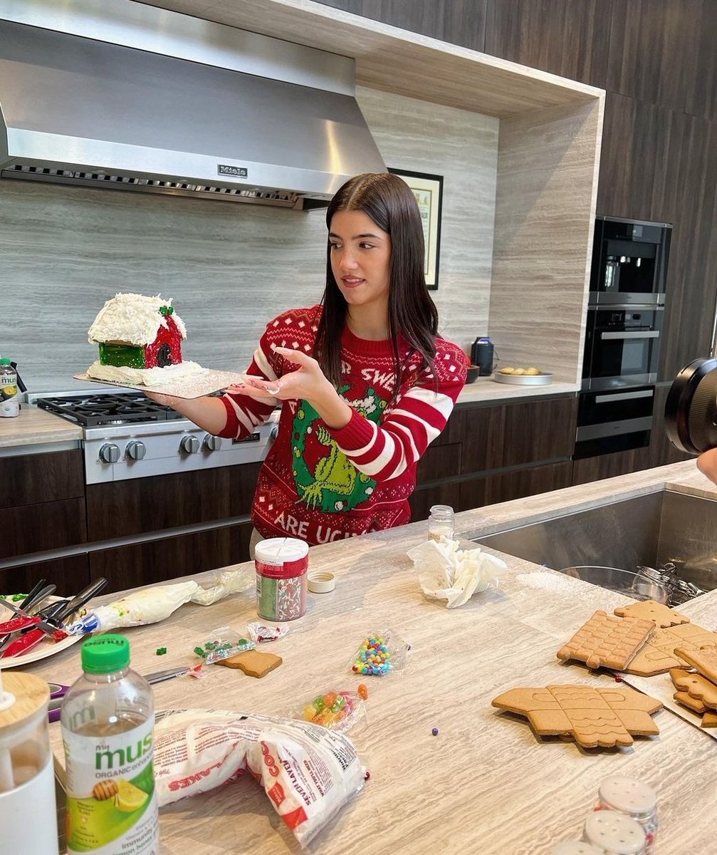 huddyonmars's tweet photo. i loved the vlog so so much and i rate the house a 10/10 https://t.co/DF9DI6TFWZ