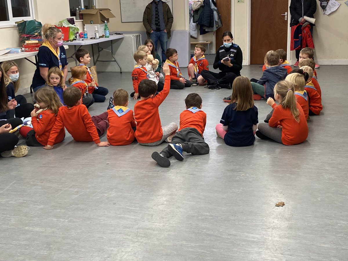 Group6th's tweet photo. Our Squirrels had an amazing time with @GosportPolice this evening! Thank you for stopping by! #hampshirescouts #localherobadge https://t.co/JSihWPTceS