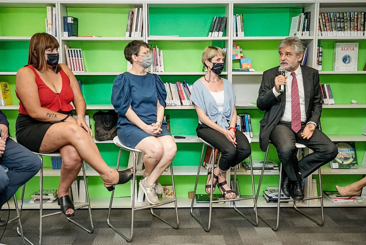 Maru_Bielli's tweet photo. Como subrayó @FilmusDaniel, las ciencias sociales tienen mucho para aportarle a las políticas públicas y a las organizaciones territoriales para promover el acceso a derechos fundamentales. https://t.co/pehqE4SDMY