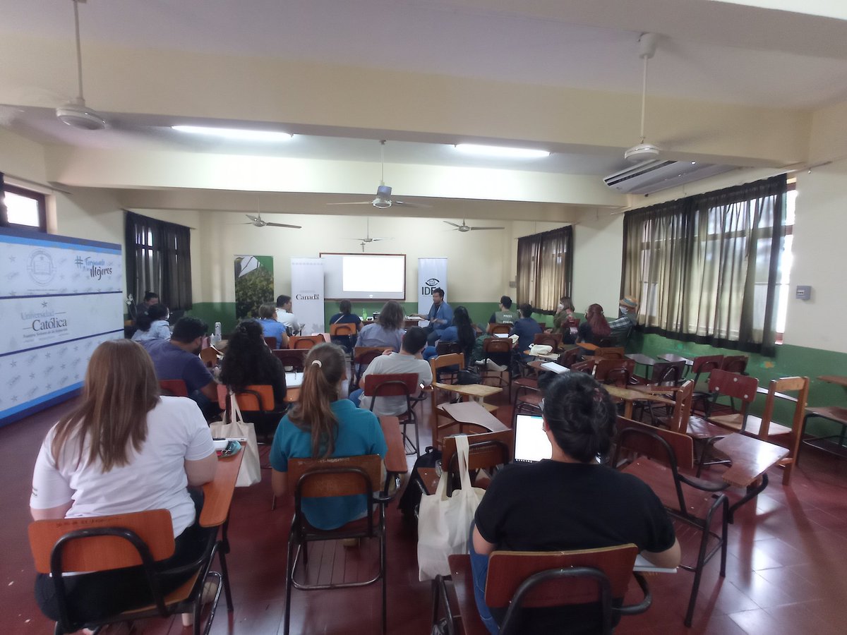 zuny2santos's tweet photo. Terminamos la primera jornada del II Taller de Periodismo Ambiental junto con el equipo de  @InstIDEA gracias al apoyo de  @EmbCanParaguay y  #Procosara. https://t.co/wDez02y3xD