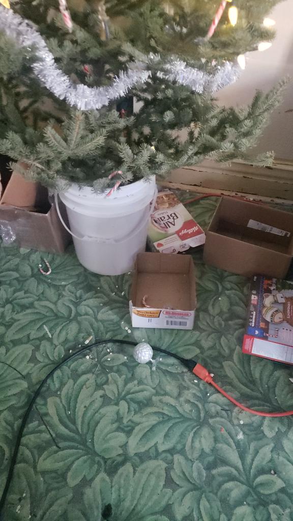 PeiToken's tweet photo. #christmas  #chatimexbt21 #nopresents #help #kids 
#Prayer #gift
I have 2 children 9 and 11 and seriously can't afford gifts. https://t.co/vbnMx0MFOg