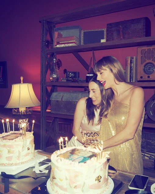 She’s 32 and thriving and her cake a baby pic of her 🥺🥺 #taylorswift #alanahaim 
 #HappyBirthdayTaylorSwift