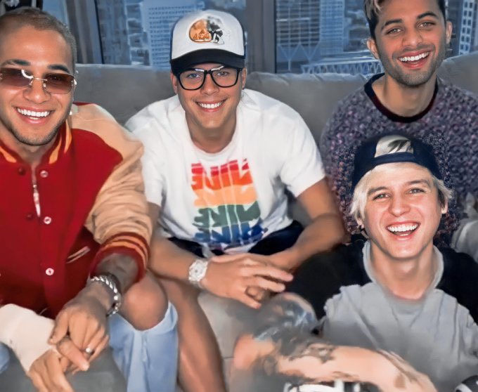 CncoPao's tweet photo. Mis príncipes hermosos no tengo palabras para describir lo que significan para mi solo se que fui afortunada por encontrarlos sus sonrisas, su talento, su música hacen mas bonitos mis días FELIZ ANIVERSARIO con ustedes desde el principio hasta el final LOS AMO @CNCOmusic https://t.co/U7xruco9cU