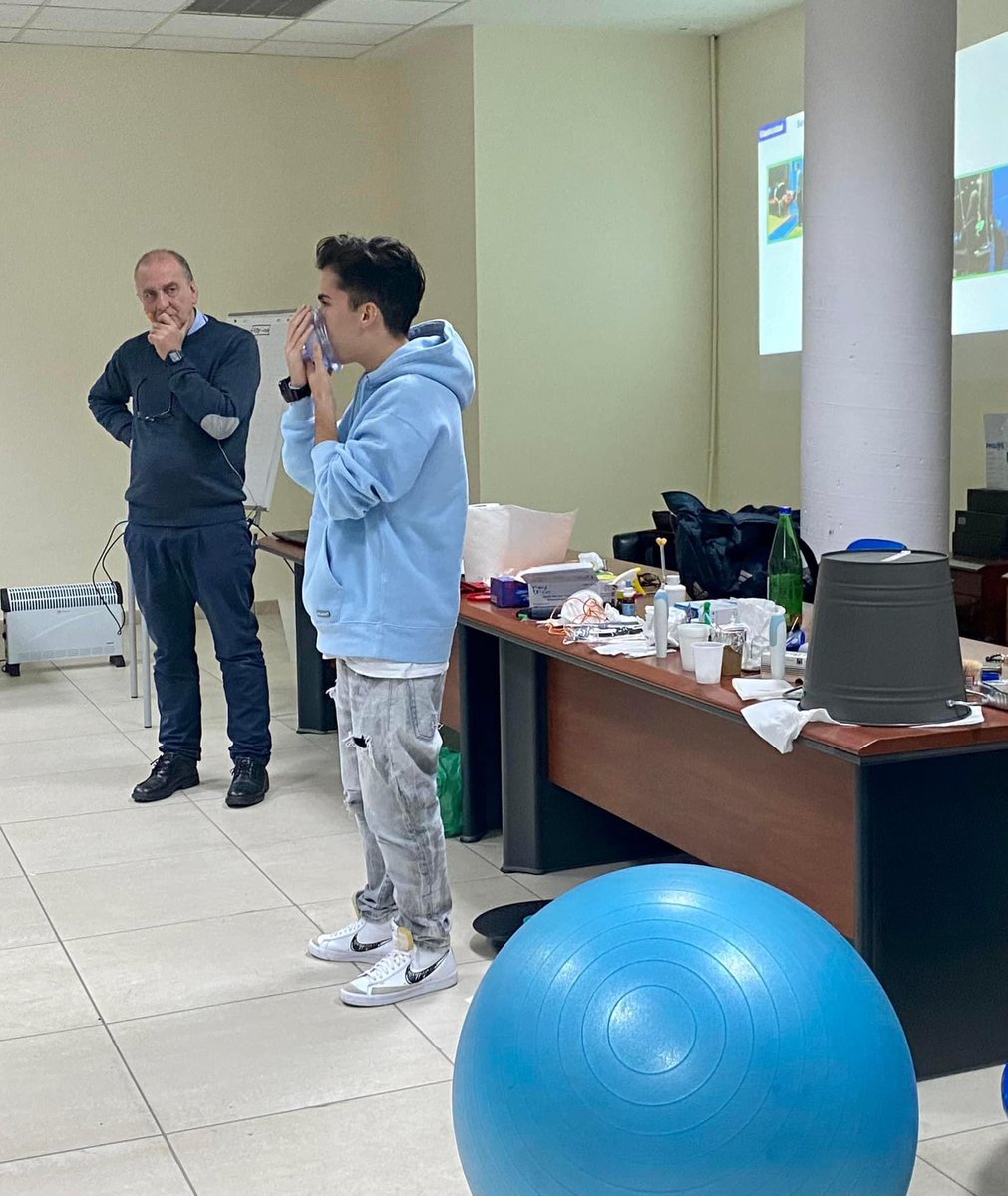 cfl_santander's tweet image. 🇮🇹✅ Seguimos trabajando en #Italia expandiendo y enseñando nuestro #MétodoPROEL para VOZ. 
#CFL #DrBorragán #CentrodeFoniatríayLogopedia 
▶️ Nuestra formación con título universitario: cfltraining.com