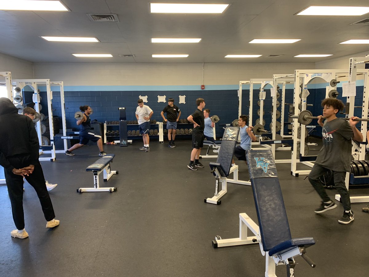 JeffMinerTN's tweet photo. Excited for what’s in store and proud of these guys for coming after school and working hard to get better! Have a Merry Christmas and Go Hawks! https://t.co/5uMACgH9RN