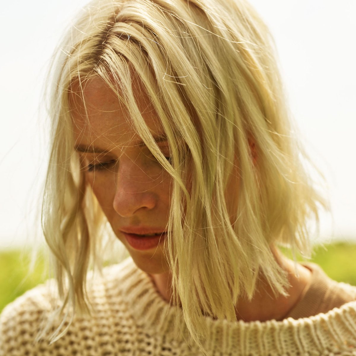 Blondes, if you haven't tried our Baby Blonde Multi-Tasker Air-Dry Crème yet, get on it. Not only can it give you beachy texture like this, it can help gently brighten over time to fight brassiness. #FEKKAI #haircare #cleanbeauty

Shop the collection: bit.ly/3y1mS7Q