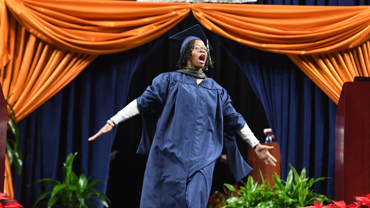 UTSA's tweet photo. That moment when you hear your name and itโs time to cross the stage!
#UTSA #UTSAGrad21 @UTSAAlumni https://t.co/OZ9hYGj784