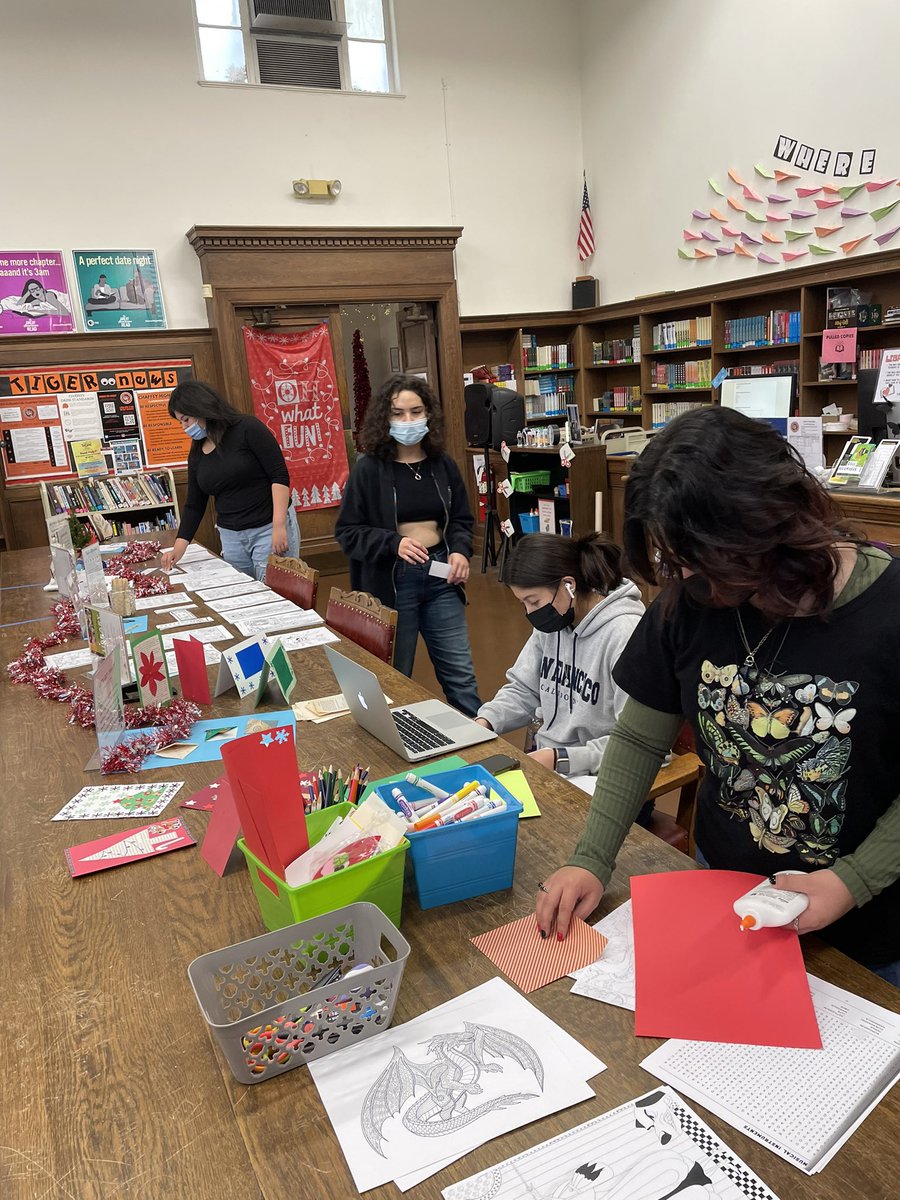 ChaffeyLibrary's tweet image. De-Stress December has been GREAT! Tigers we are sending you the best vibes this final week! Stop by the library to catch a breath. You’ve got this! Thank you @mohighlibrary @colonylibrary @ontario_library for the collaboration!