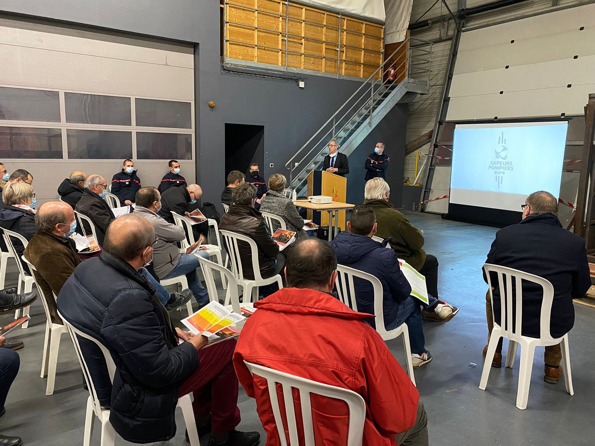 Protéger les Eurois contre l’incendie.
Avec le Colonel Ducouret, nous reprenons les conférences territoriales pour expliquer la DECI aux maires. Il faut assurer la sécurité des Eurois et de nos pompiers <a href="/sdis27/">Sapeurs-pompiers de l'Eure / SDIS27</a>