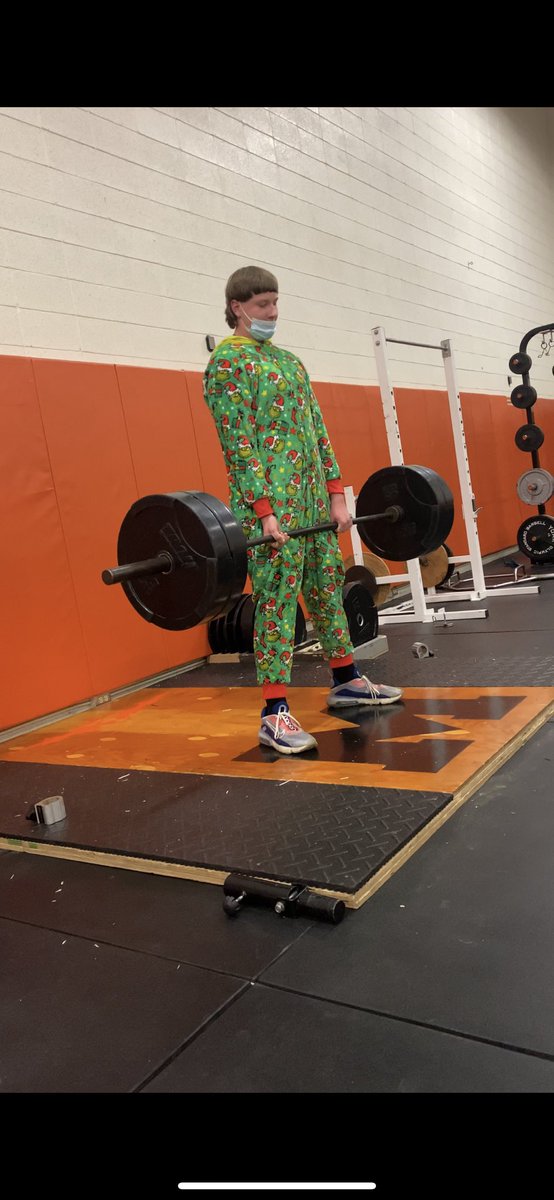 CoachMcGhghy's tweet photo. “It’s beginning to look a lot like Christmas” 🎄🎅 #12DaysOfLiftmas #strongerbombers https://t.co/F7rW3urWLO