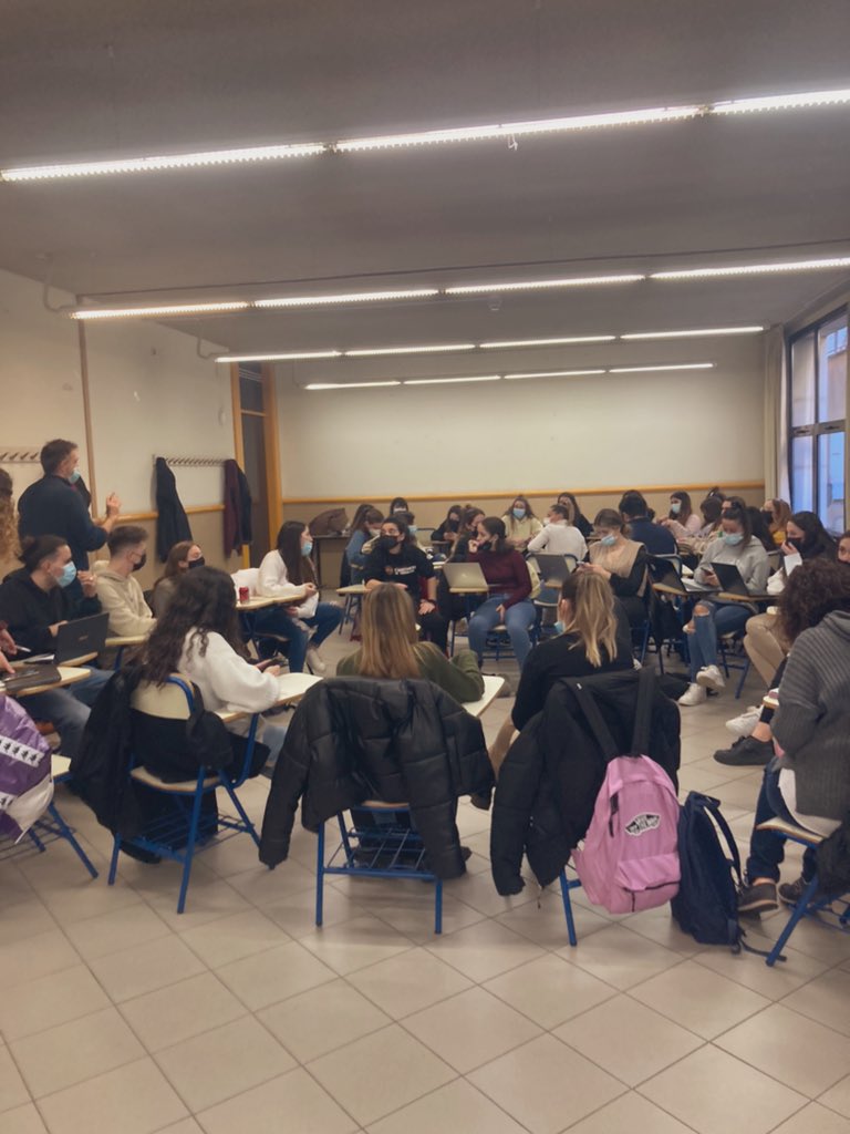 srtabiribibaee's tweet photo. 1r ☕️ del 🌏 a classe per exposar els temes del nostre treball, escoltar comentaris i rebre feedback😊 
Jo avui he estat explicant una mica sobre la mutilació genital i la funció dels educados socials a l’ambit🤔 
Ha sigut interessant i alhora un gran aprenentatge! #repteseduso21 https://t.co/KBSotdoTB8