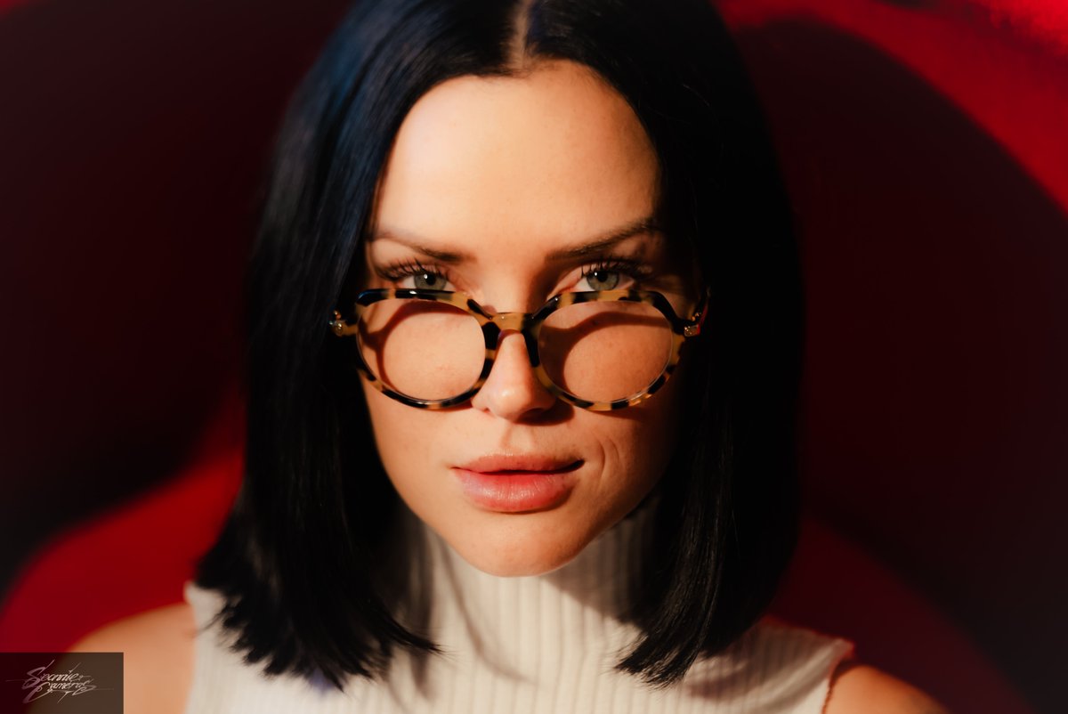 SeannieCameras's tweet photo. Nรผ teaser images with mega influencer Kayla Lauren for our upcoming ad we did for #RayDasher blue light sunglasses dropping soon... https://t.co/DFRblLuW81