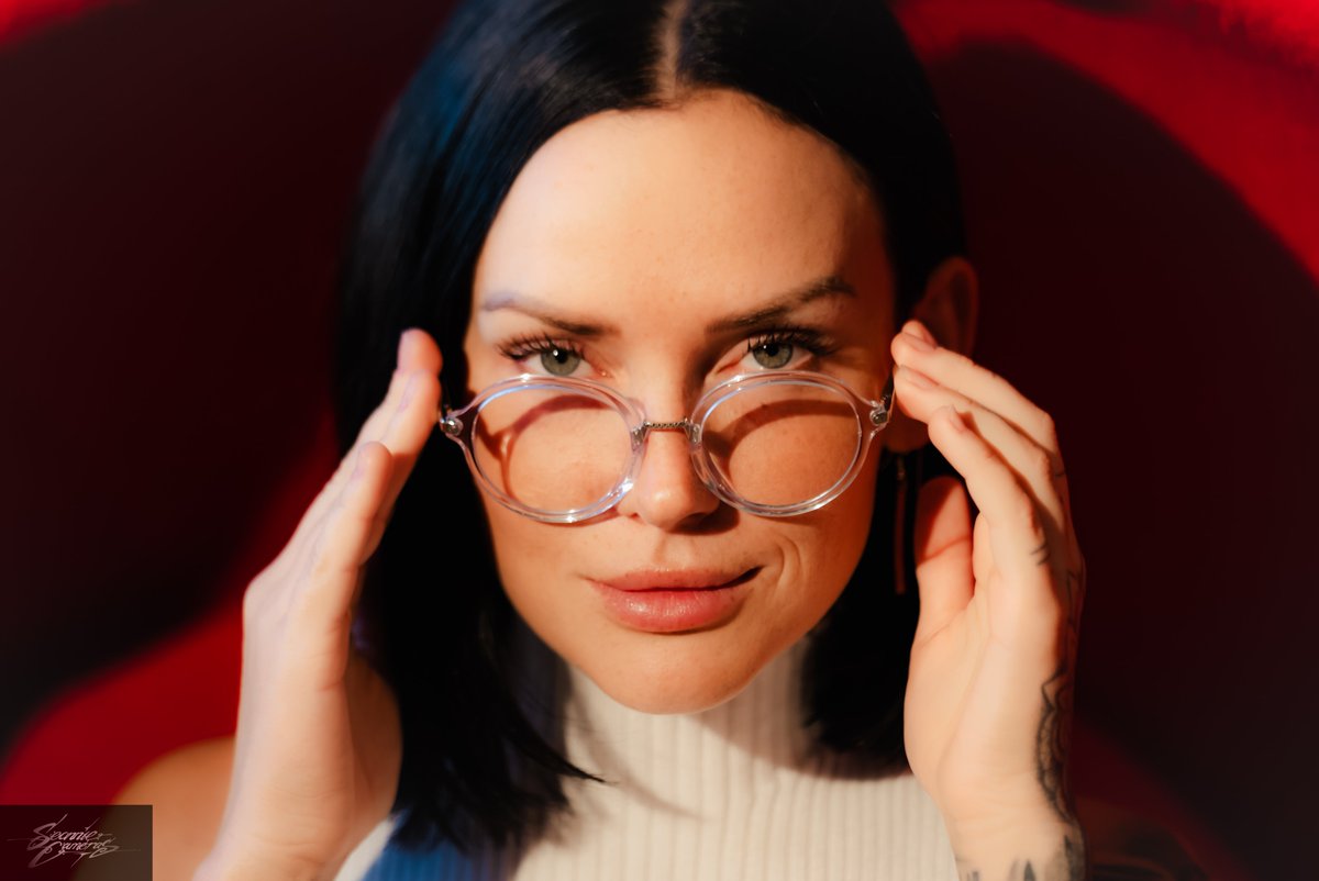 SeannieCameras's tweet photo. Nรผ teaser images with mega influencer Kayla Lauren for our upcoming ad we did for #RayDasher blue light sunglasses dropping soon... https://t.co/DFRblLuW81