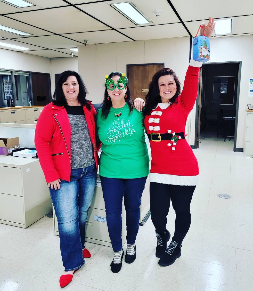 WillCountySOA's tweet photo. Today our Office kicked off Christmas Spirit Week! 
Today's theme was Red or Green, Congratulations to our winners! 🎅🎁🎄 https://t.co/RxkOnKaxwe