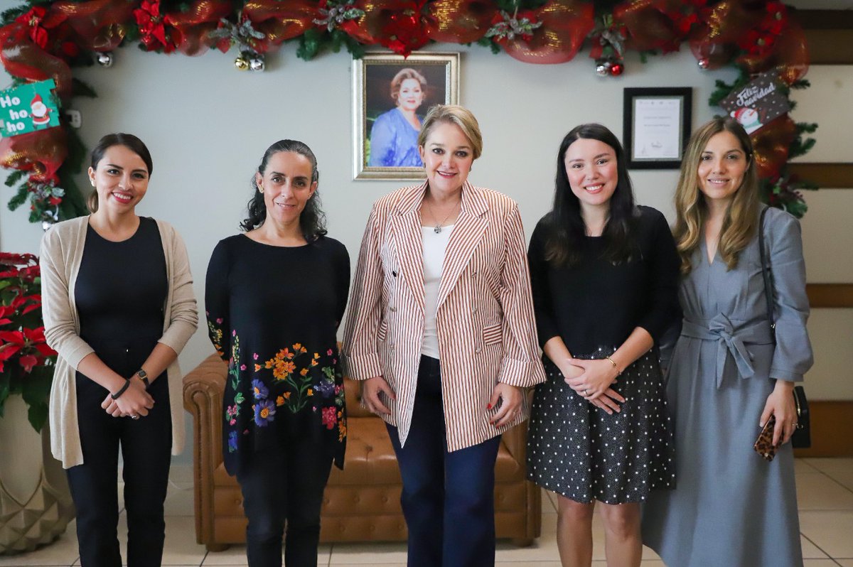 Me reuní con América Ávalos, Carolina Castro de Fundación Coppel y con Magdalena de la Luz de Luna Flores y Perla Rocío Castro del Pacto por la Primera Infancia. Segura estoy, que trabajando en equipo impulsaremos  políticas públicas en favor de la primera infancia de Sinaloa.