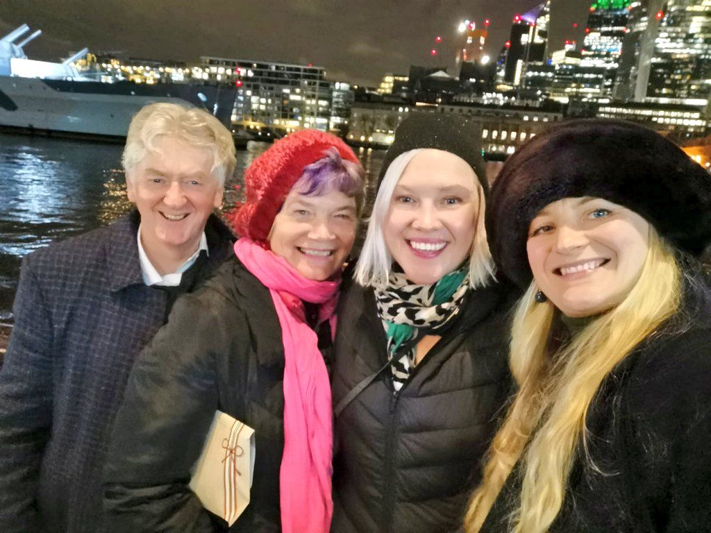 capitalagearts's tweet photo. 🌲⛄❄️Feliz navidad 🌲⛄❄️from everyone at #CAA

 @Rosielitterick @ClairChapwell @karenjataylor Laurie White So good to catch up Finally! 

Keep safe &amp; well ❣️❤️❣️ https://t.co/oxdwc5mpla