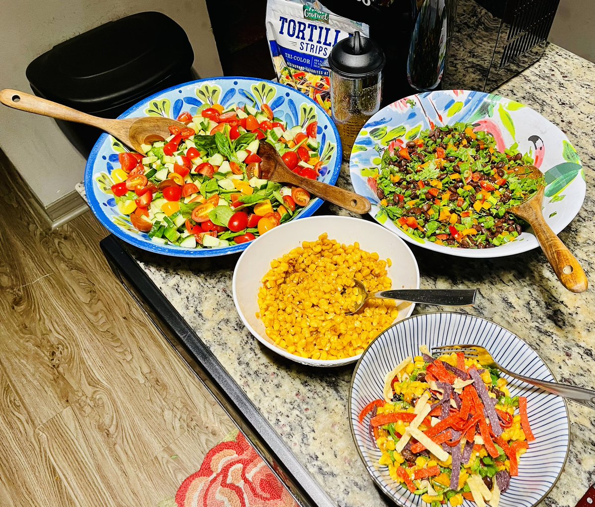DaneSmolder's tweet photo. We had a Salad-themed night with my recipes for Black Bean Southwest Salad and also Quinoa Salad. I set them up so everyone could make it the way they wanted to 🥗🍽 #wholefood #vegan #plantbased #healthylifestyle https://t.co/yFws7PU4ds