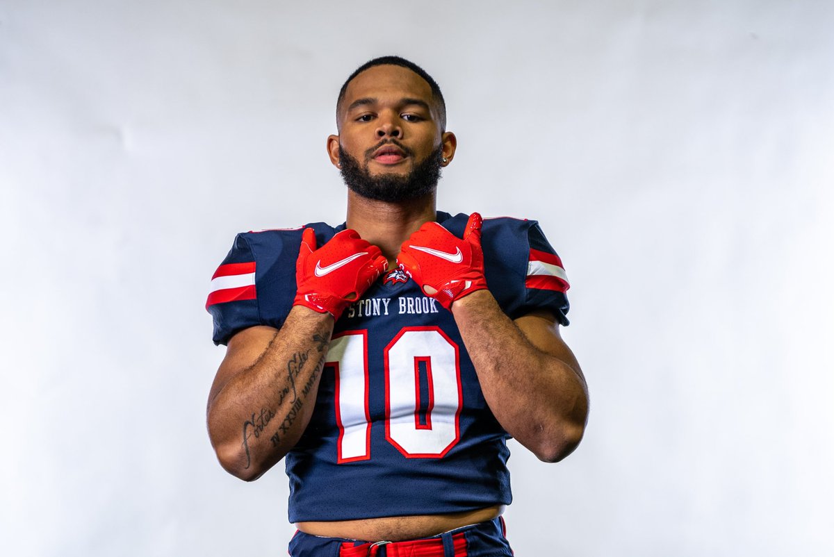 _deaundrecruz's tweet photo. Been a long time coming and been waiting for this day to say I’M 1000% COMMITTED! @StonyBrookFB 
Words can’t explain how thankful I am for @coachTcsm @Coach_Sekona @CoachBooth_CSM and the entire @CSM_Football program for putting me in this position. Excited for this next journey! https://t.co/bizE2elhuw