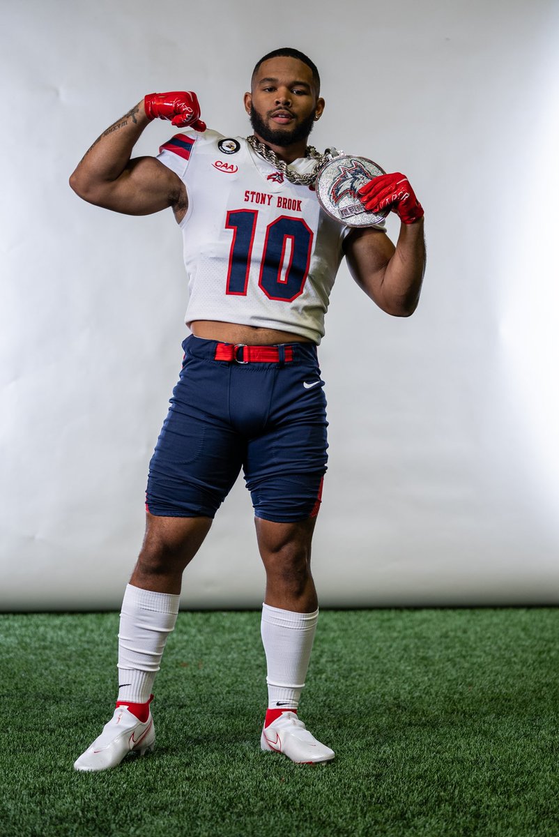 _deaundrecruz's tweet photo. Been a long time coming and been waiting for this day to say I’M 1000% COMMITTED! @StonyBrookFB 
Words can’t explain how thankful I am for @coachTcsm @Coach_Sekona @CoachBooth_CSM and the entire @CSM_Football program for putting me in this position. Excited for this next journey! https://t.co/bizE2elhuw
