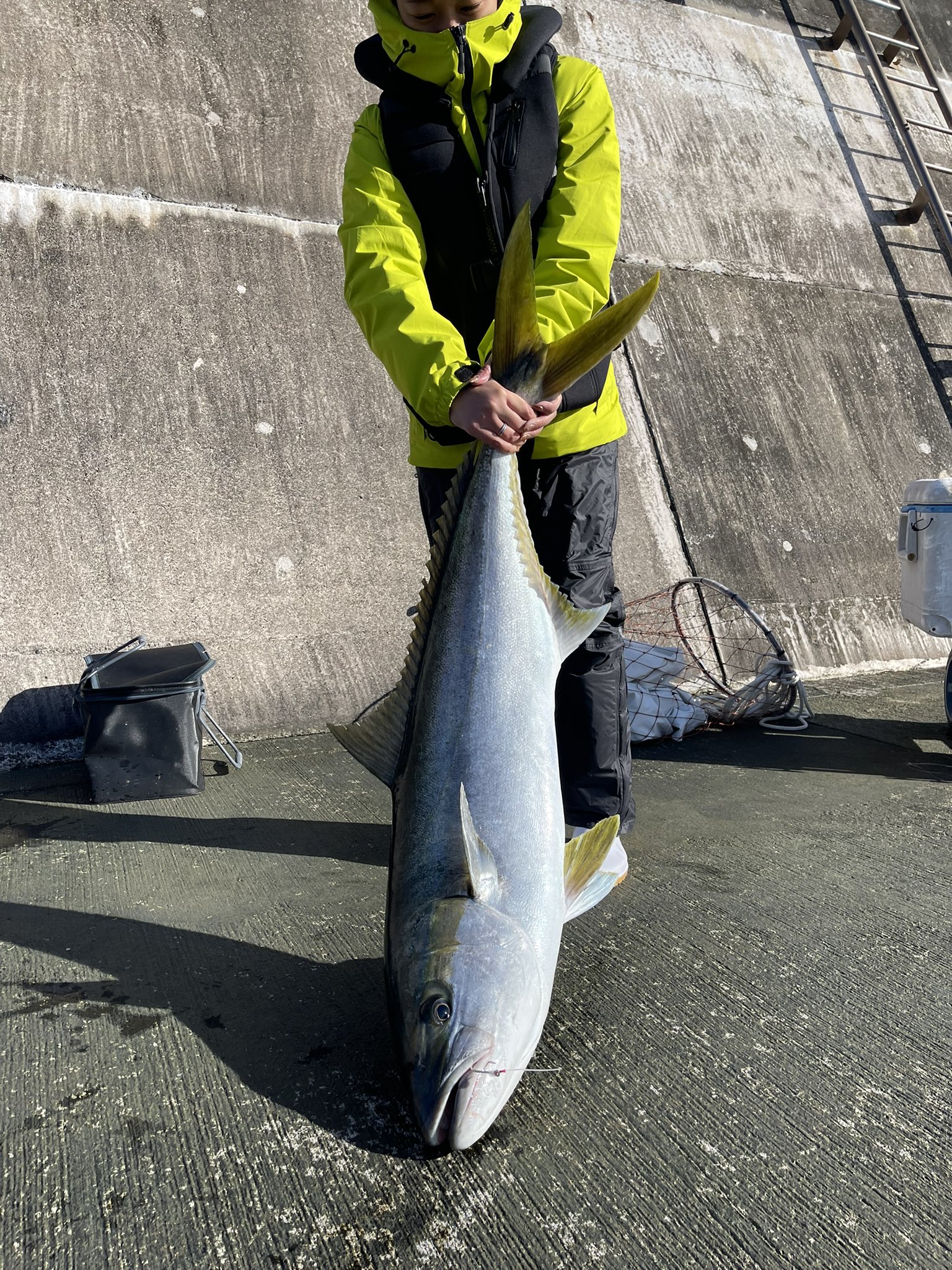 まこ 初の八丈島にてっ 大物が釣れました 人生初のヒラマサ 13キロ来ました 疲れたけど楽しかった ヒラマサ 八丈島 T Co Zmkgwqc1z2 Twitter