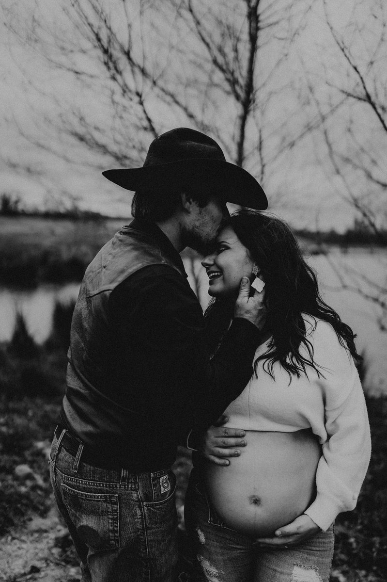 _danieford's tweet photo. Dakotas mom and dad🎀

@alyssaamarieeem 📸 https://t.co/44lYgYSx8n