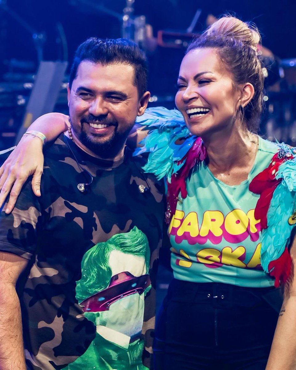 itsfanfive's tweet photo. Genteeee! No dia do forró não poderia deixar de relembrar o encontro que parou a internet e deixou todo mundo cheio de saudade não é mesmo? A @SolangeAlmeida e o @XandAviao juntos no palco outra vez foi tudo que a gente pediu SIM💗 #DiadoForró https://t.co/3Vae0pdH16