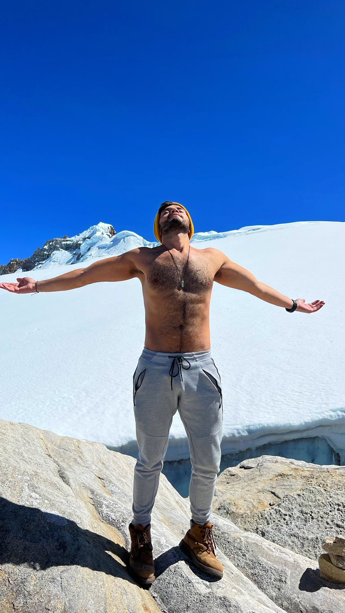 Jaimeing92's tweet photo. Esto es sentirse libre y feliz ❄️🗻 https://t.co/XurCjYutvL