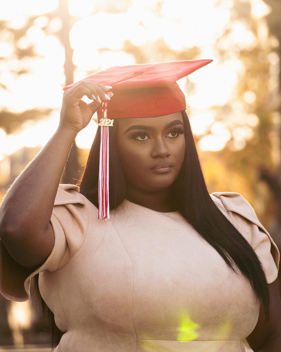 Hailey_Boutte's tweet photo. 5 more days😭🎓
•
•
•
#RaginGrads #FirstGen #RaginCajuns https://t.co/jpYOLGdFei