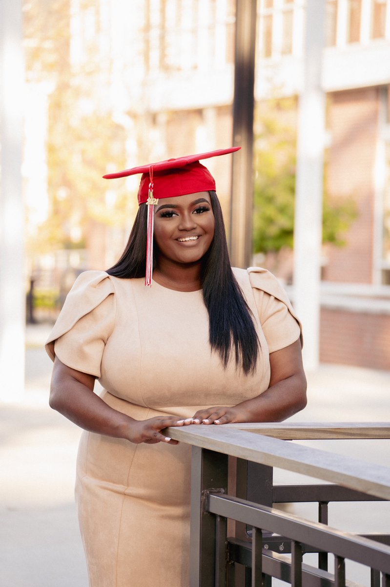 Hailey_Boutte's tweet photo. 5 more days😭🎓
•
•
•
#RaginGrads #FirstGen #RaginCajuns https://t.co/jpYOLGdFei