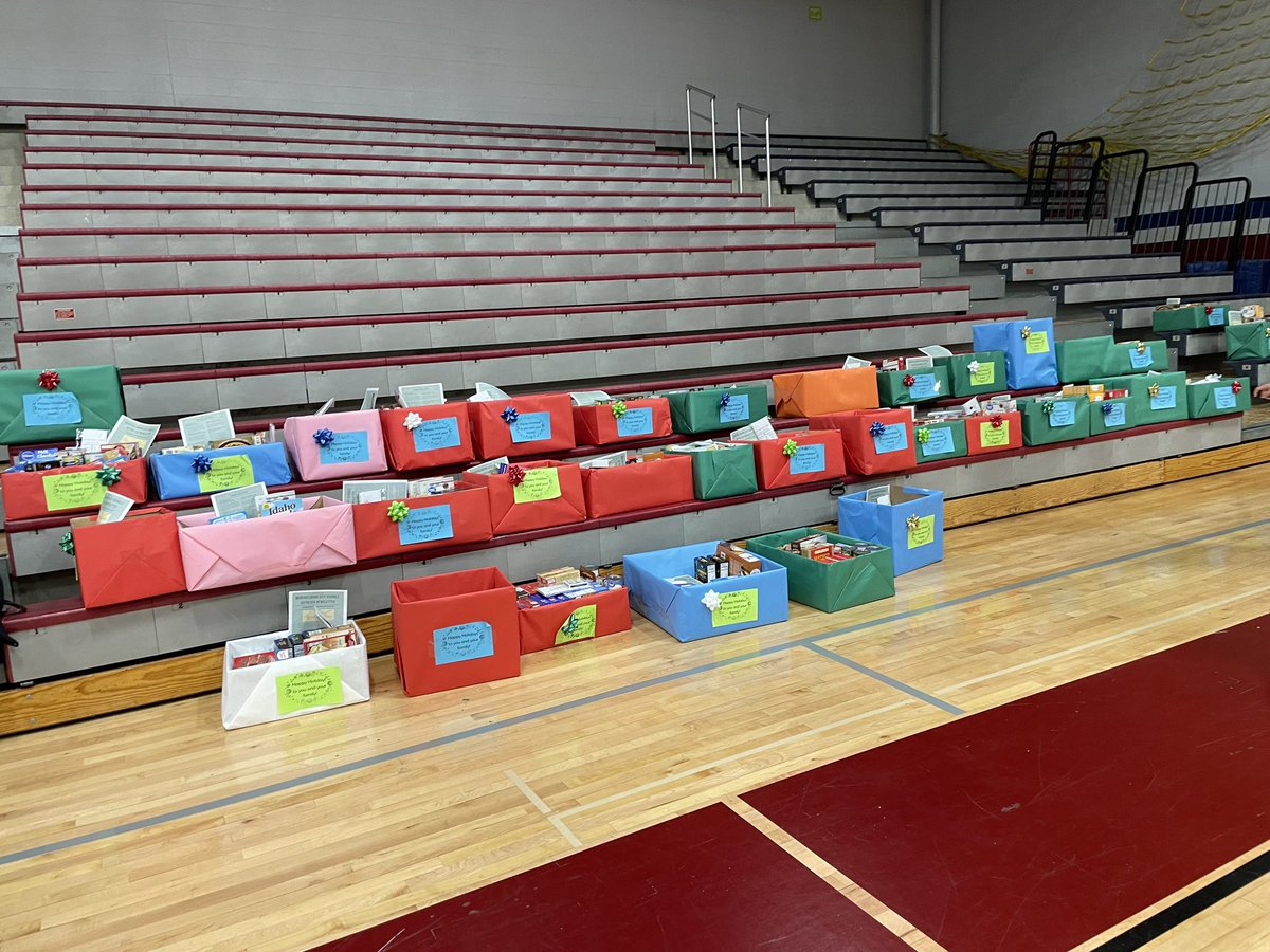 CLAchargers's tweet photo. Over 2,350 items were donated for the Season of Giving Food Drive! We are so thankful for the generosity of our our families and community members, and the hard work of our staff in assembling the meal boxes! #CARINGLearningAchieving #TheBestofMCS https://t.co/N1ly8ogHeR